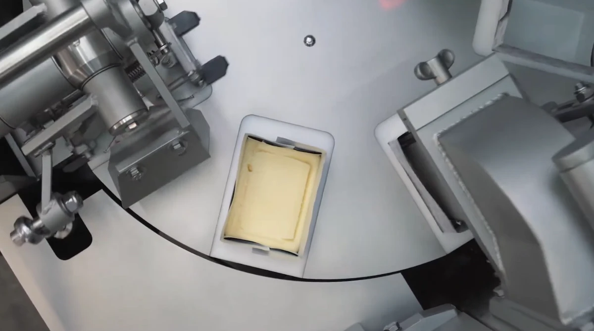 Sistema de envoltura automática en papel o aluminio y dosificación de barras